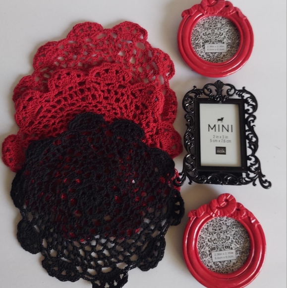 Mini photo frames, doillies, vintage style decor NWOT - Picture 3 of 7
